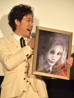 大泉洋、大興奮！『東京喰種』石田スイ描きおろし贈呈に「お葬式、これでいきます」