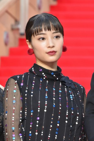 広瀬すず、映画『三度目の殺人』完成披露試写会レッドカーペットに登場