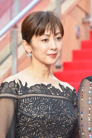 斉藤由貴、映画『三度目の殺人』完成披露試写会レッドカーペットに登場