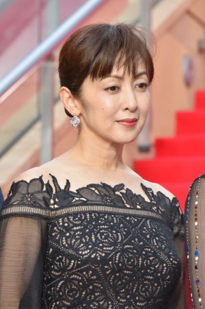 斉藤由貴、映画『三度目の殺人』完成披露試写会レッドカーペットに登場