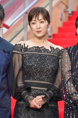 斉藤由貴、映画『三度目の殺人』完成披露試写会レッドカーペットに登場