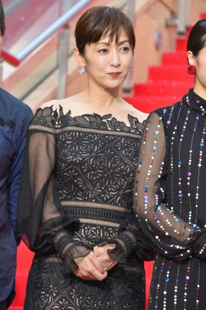 斉藤由貴、映画『三度目の殺人』完成披露試写会レッドカーペットに登場