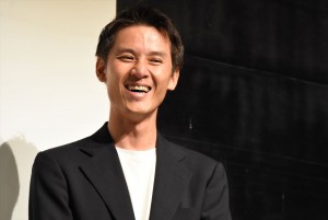 吉田康弘監督、ドラマW『プラージュ』完成披露舞台挨拶に登壇