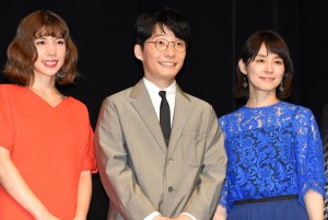 左から仲里依紗、星野源、石田ゆり子、ドラマW『プラージュ』完成披露舞台挨拶に登壇