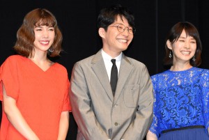 左から仲里依紗、星野源、石田ゆり子、ドラマW『プラージュ』完成披露舞台挨拶に登壇