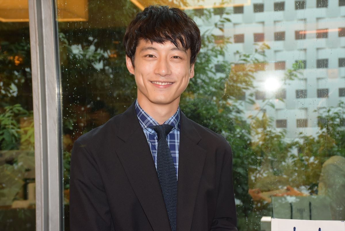 坂口健太郎、“空気を読まないプロポーズ”に満足「ちょっと口角が上がっちゃう」