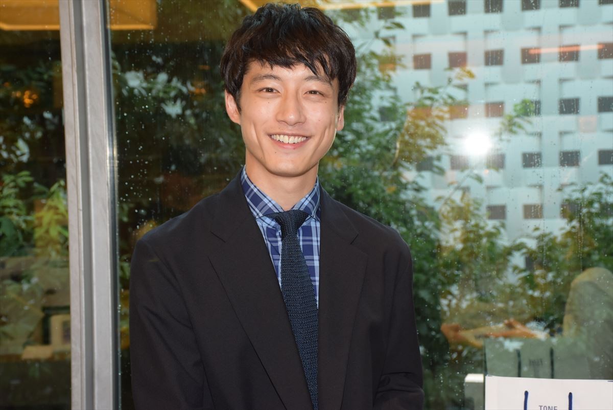 坂口健太郎、“空気を読まないプロポーズ”に満足「ちょっと口角が上がっちゃう」