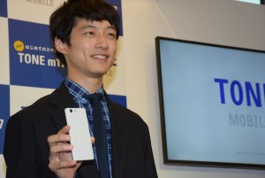 坂口健太郎、トーンモバイル新端末発売＆新CMお披露目イベントにて