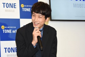 坂口健太郎、トーンモバイル新端末発売＆新CMお披露目イベントにて