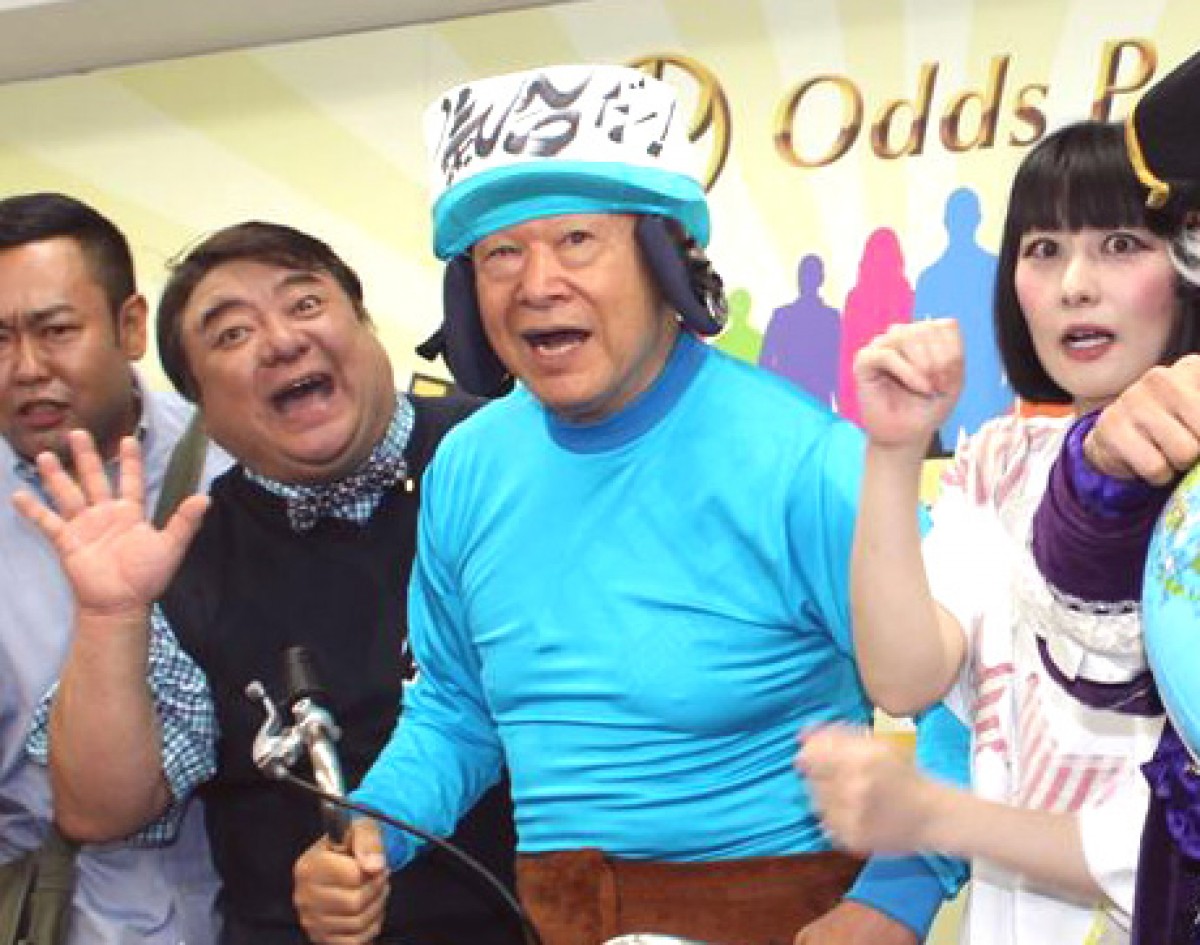左から岸学(どきどきキャンプ)、彦摩呂、アニマル浜口、鳥居みゆき、『知らナインズ』結成式に登場