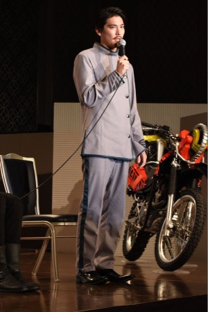 水上剣星、『仮面ライダービルド』制作発表に登壇