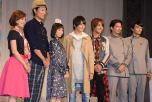 左から滝裕可里、前川泰之、高田夏帆、犬飼貴丈、赤楚衛二、水上剣星、越智友己、『仮面ライダービルド』制作発表に登壇