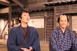 左から津田寛治、財木琢磨、『水戸黄門』京都取材にて