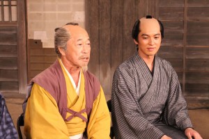 武田鉄矢、荒井敦史、『水戸黄門』京都取材にて