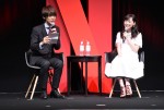 吉田尚記アナウンサー（左）、福原遥（右）、『Netflixアニメスレート2017』イベントに登場