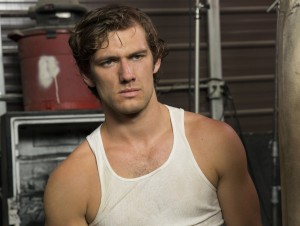 「肉体美が光るイギリス人俳優」10人に選出された、アレックス・ペティファー（※映画『エンドレス・ラブ～17歳の止められない純愛』より）