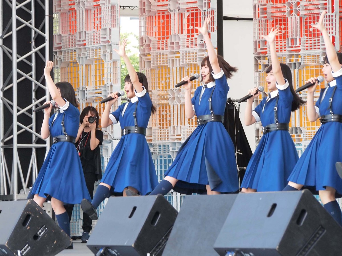 欅坂46、アイドルフェスで熱いステージ！けやき坂46も初参戦
