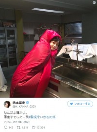 橋本環奈、可愛すぎる真っ赤な寝袋ショットに反響「タラコみたい」　※「橋本環奈」ツイッター