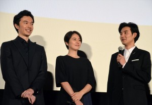 左から長谷川博己、長澤まさみ、松田龍平、映画『散歩する侵略者』完成披露上映会に登壇