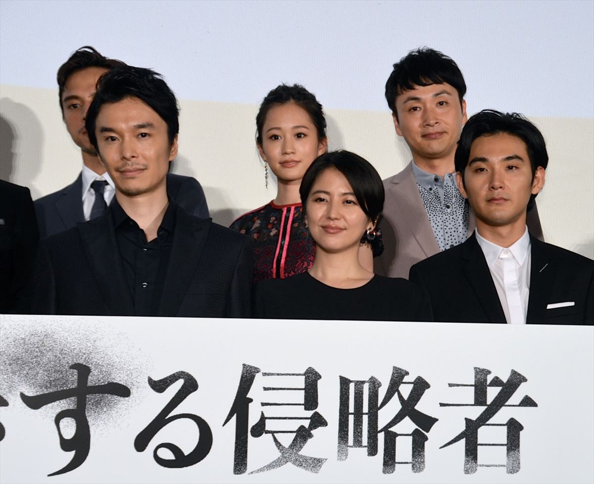松田龍平、宇宙人役に苦戦　長澤まさみ「怒ってばかり」の妻役に疲労困憊？