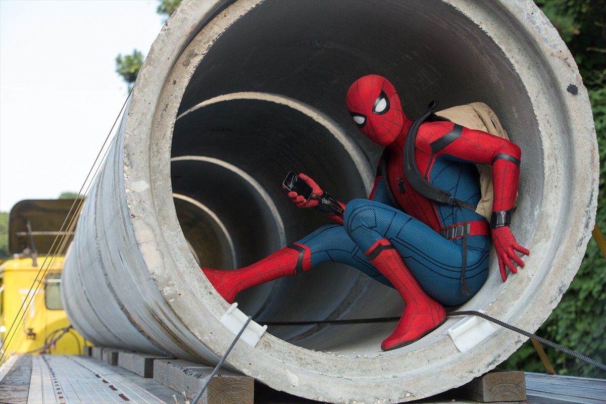 トム・ホランドも大興奮の高機能スーツ！『スパイダーマン：ホームカミング』特別映像