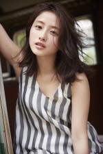 石原さとみ、デビュー15周年＆30歳の写真集『encourage』