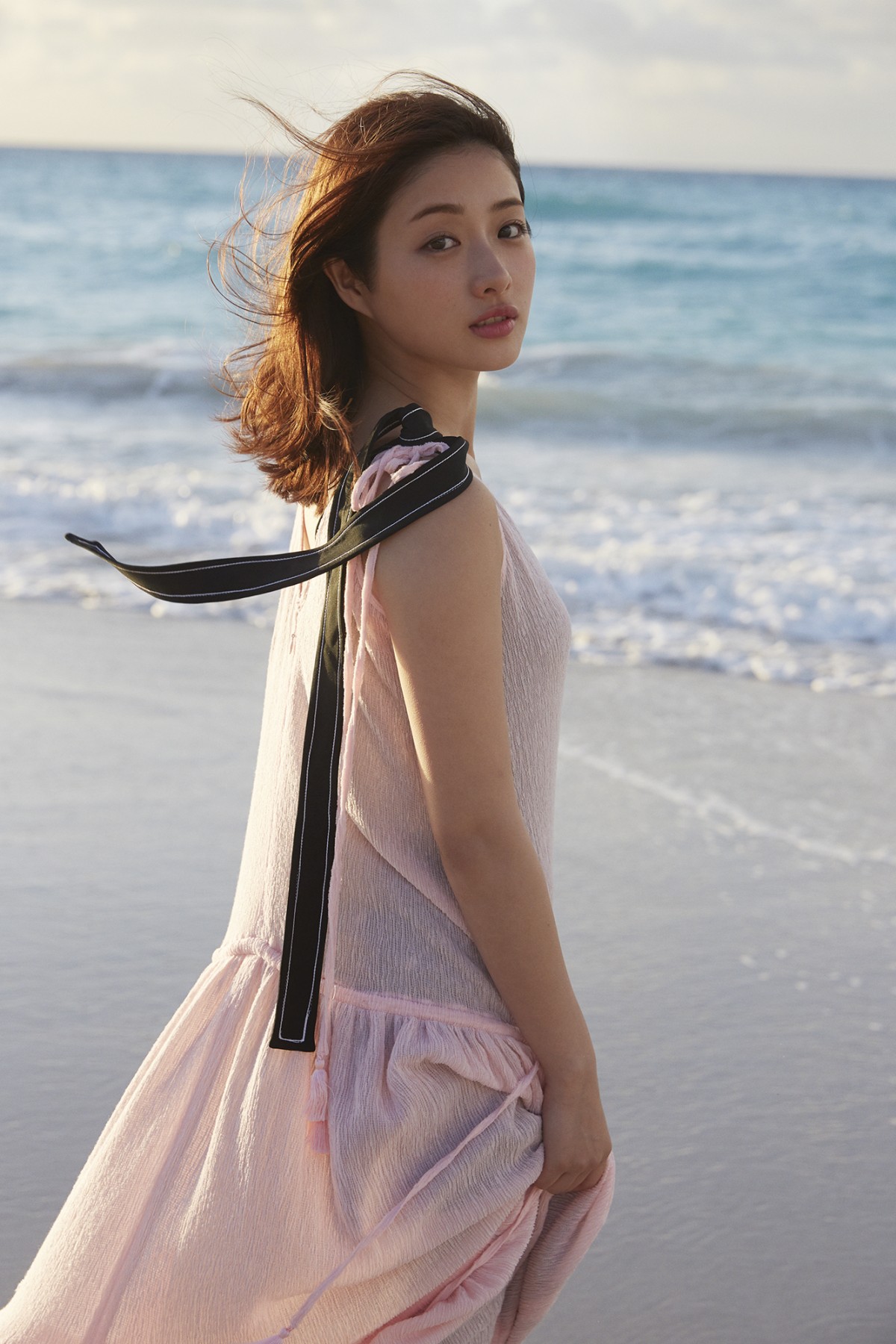 石原さとみ、6年ぶり写真集『encourage』は “これから”と“素顔“がテーマ
