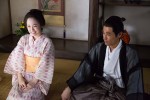 ドラマ『私たちの薩長同盟』に出演する川栄李奈と佐藤隆太