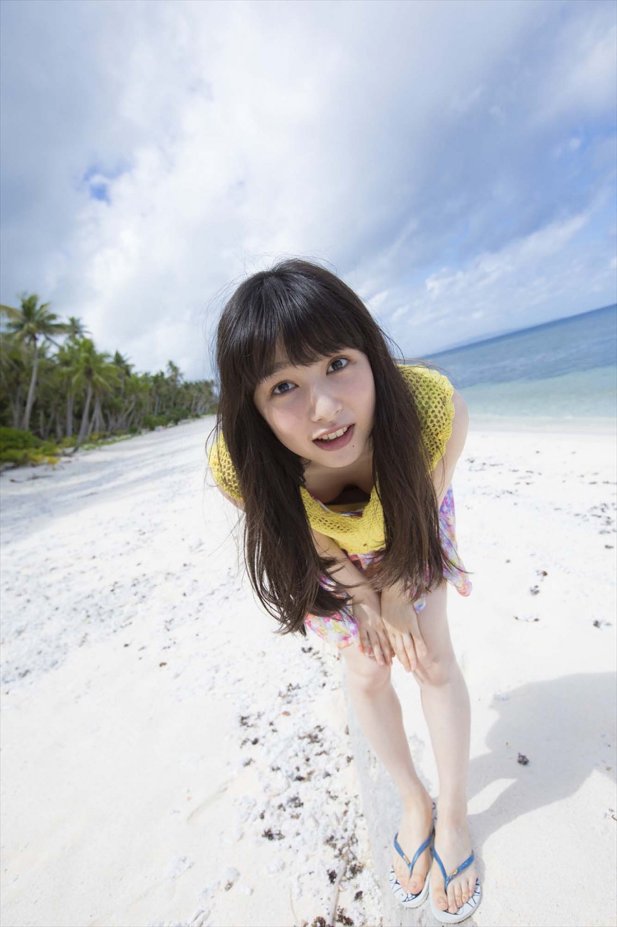桜井日奈子、透明感溢れるショットが満載！ 20歳を記念した写真集発売 