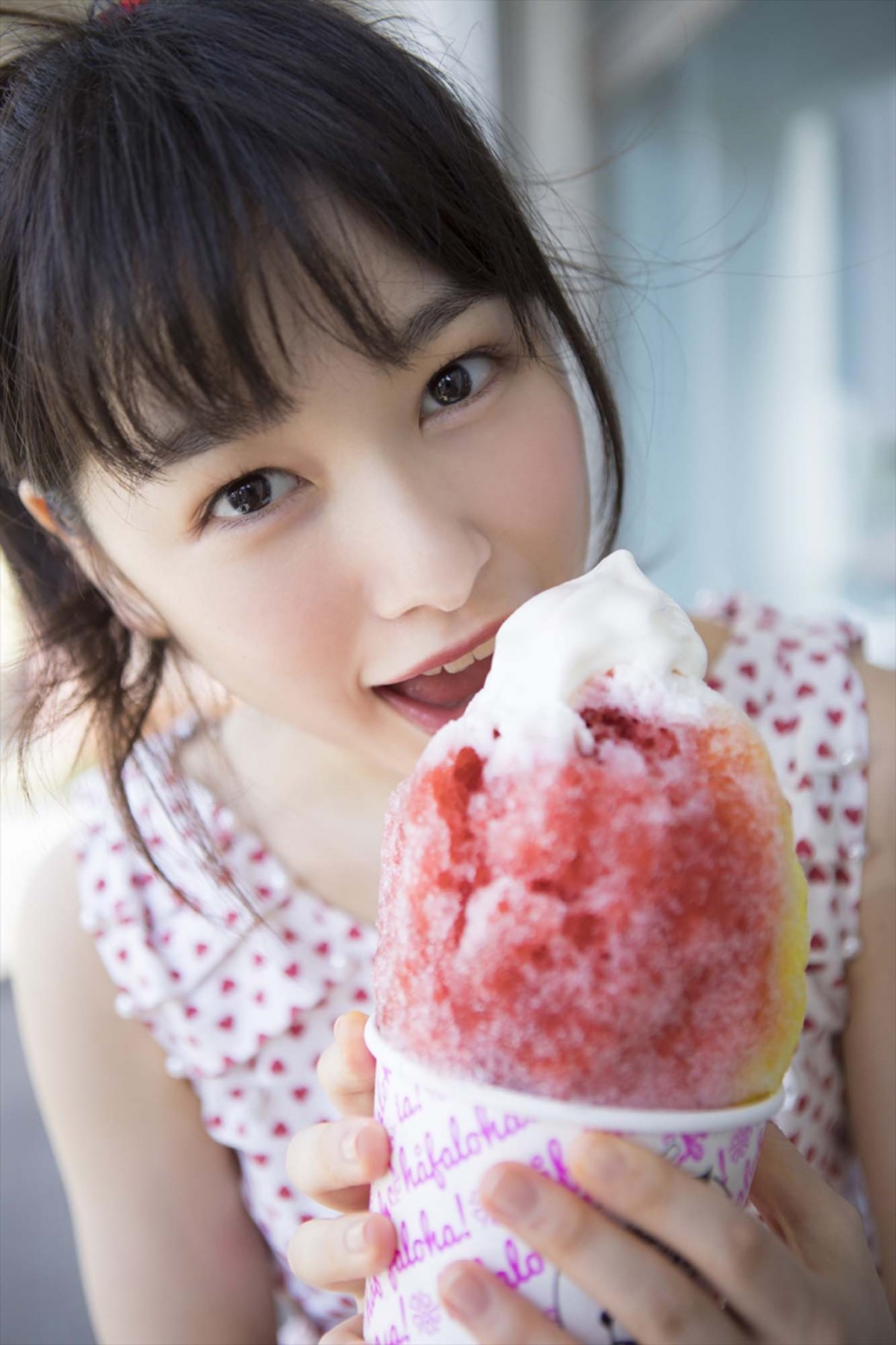 桜井日奈子、20歳を記念した写真集発売!