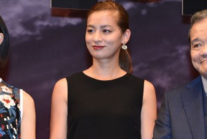 尾野真千子、『ナミヤ雑貨店の奇蹟』完成披露試写会に登壇