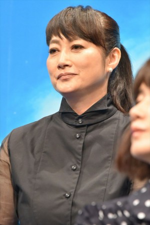 余貴美子、NHK連続テレビ小説『半分、青い。』出演者発表会見に登壇