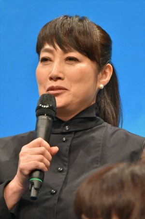 余貴美子、NHK連続テレビ小説『半分、青い。』出演者発表会見に登壇