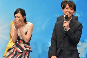 左から永野芽郁、佐藤健、NHK連続テレビ小説『半分、青い。』出演者発表会見に登壇