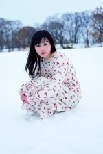 福原遥、18歳の一年間を追った写真集『いつのまにか。』発売