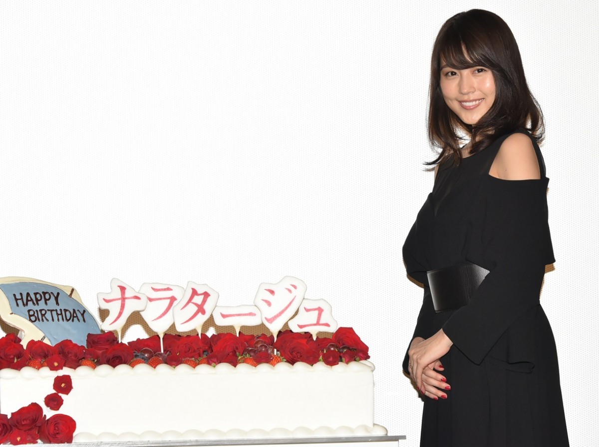 嵐・松本潤、サプライズで“名前入り”誕生日ケーキ登場に照れまくり 有村架純も祝福
