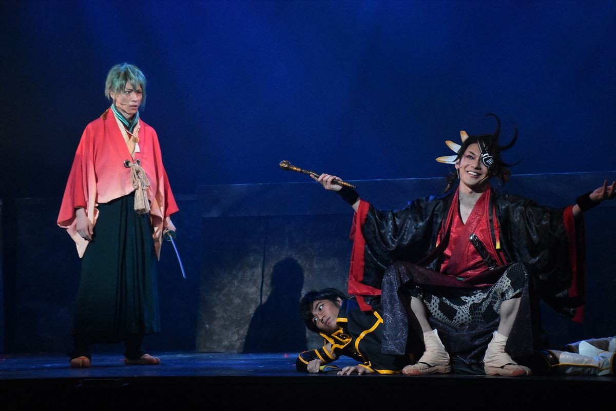 浅田舞、舞台初挑戦で殺陣を披露！ 鈴木拡樹「回転がきれいすぎる」と称賛