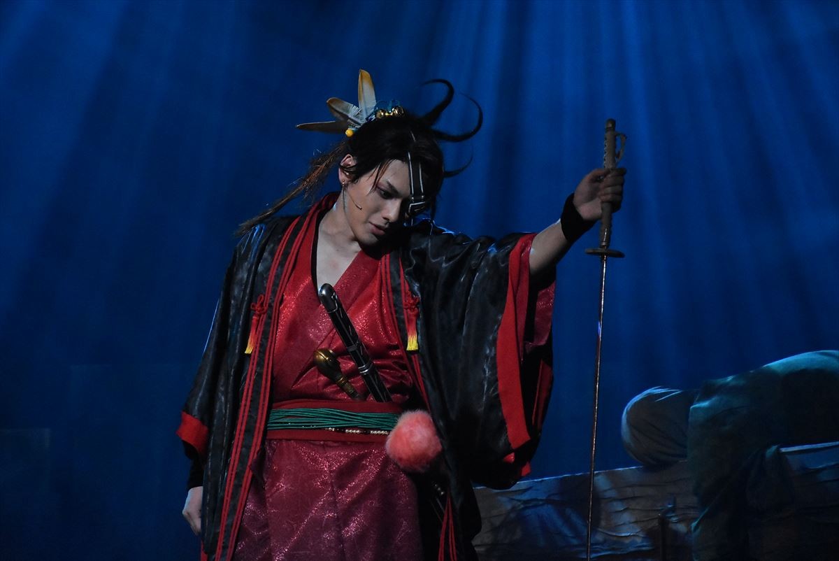 浅田舞、舞台初挑戦で殺陣を披露！ 鈴木拡樹「回転がきれいすぎる」と称賛