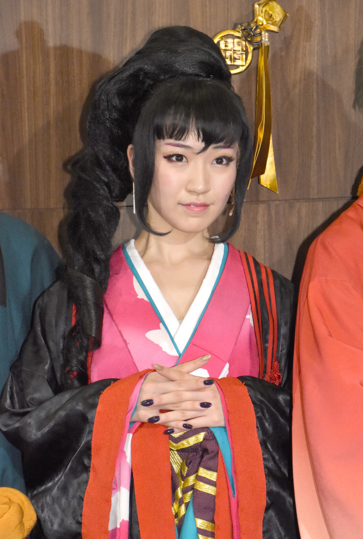 浅田舞、舞台初挑戦で殺陣を披露！ 鈴木拡樹「回転がきれいすぎる」と称賛