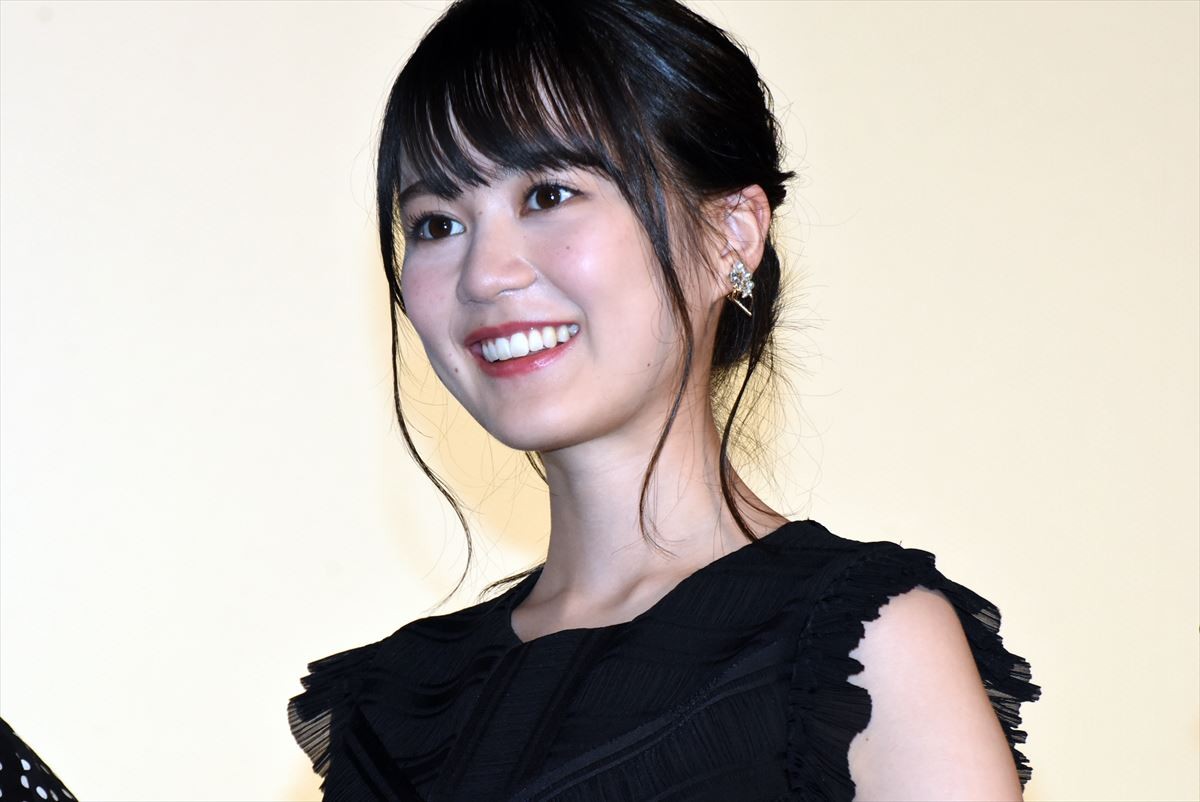 西野七瀬＆白石麻衣、大人なドレス姿で『あさひなぐ』完成披露に登場