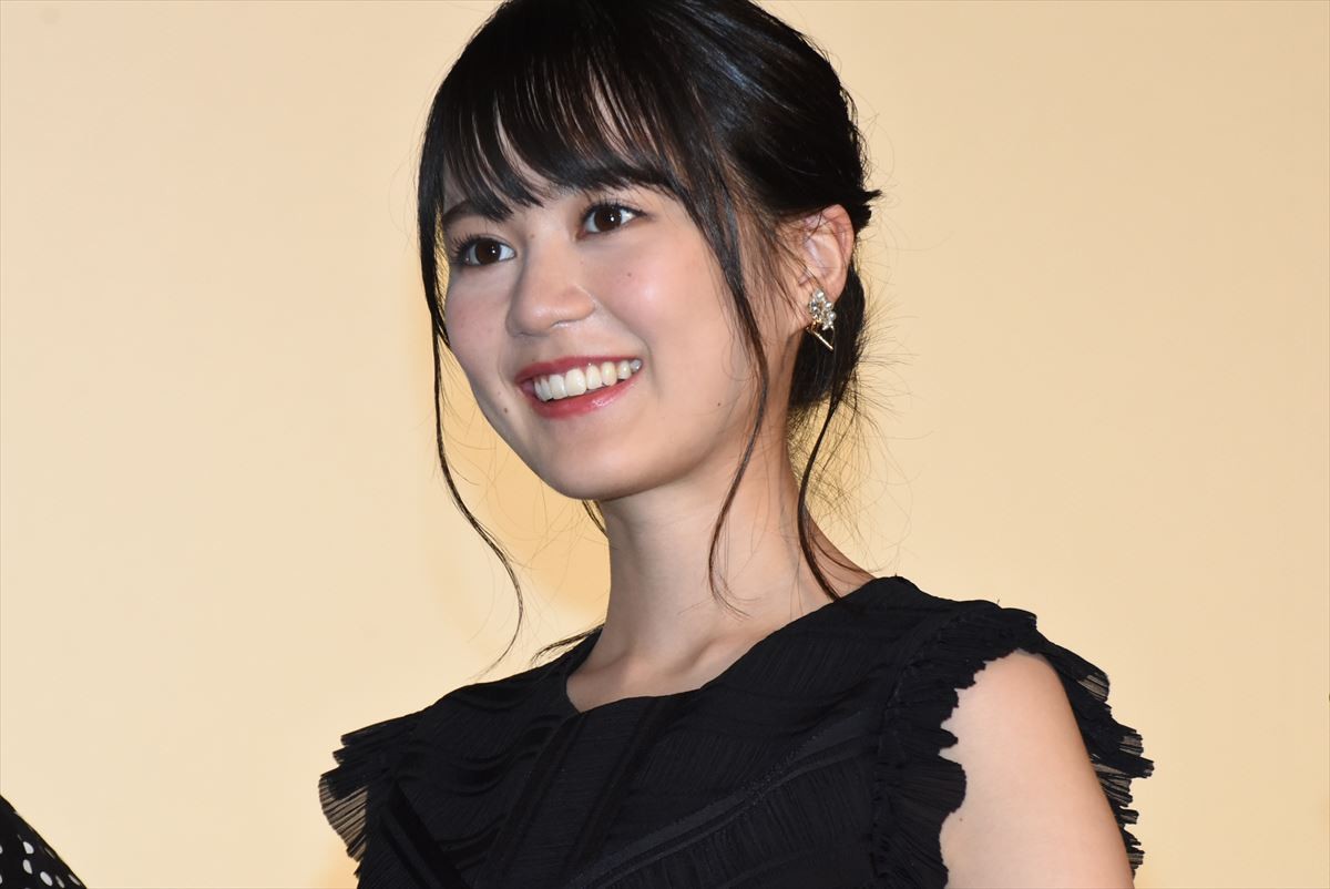 西野七瀬＆白石麻衣、大人なドレス姿で『あさひなぐ』完成披露に登場