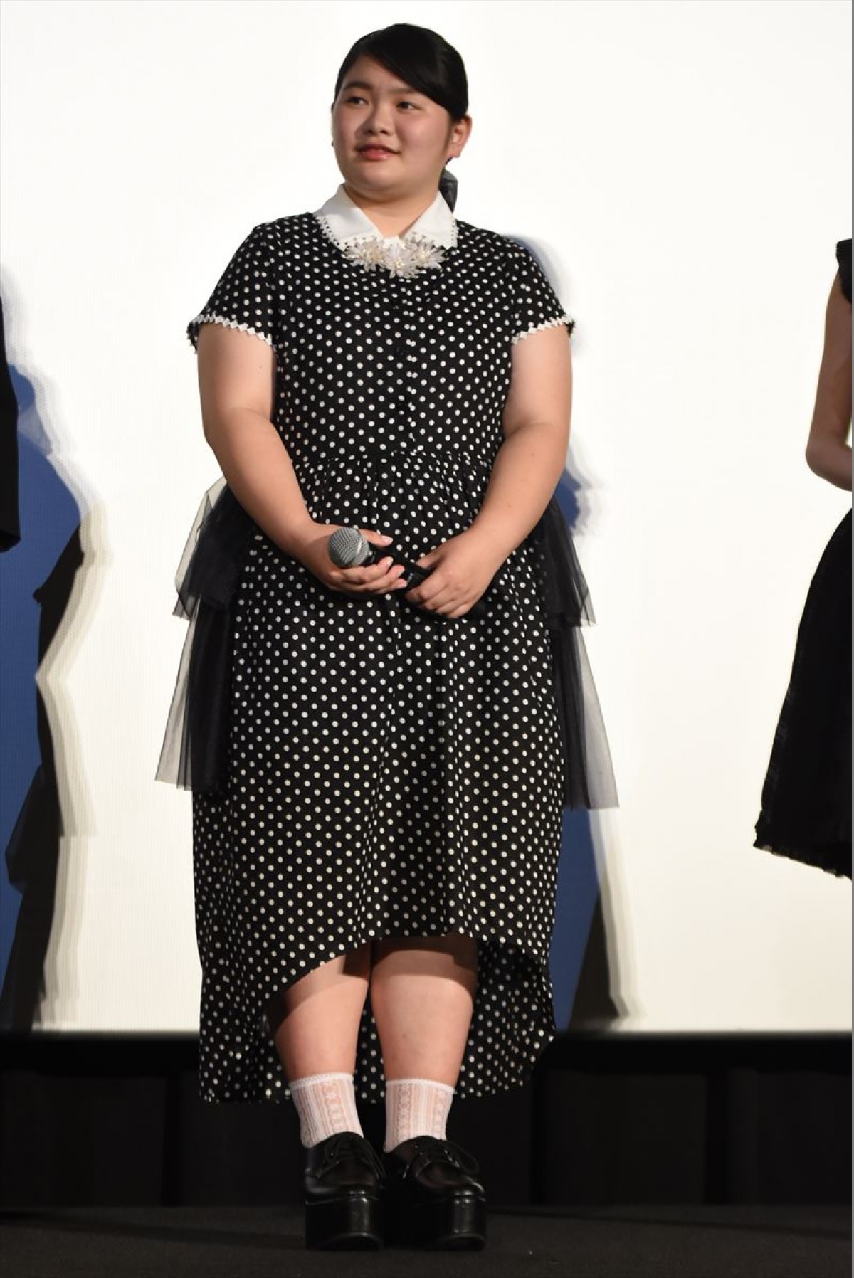 西野七瀬＆白石麻衣、大人なドレス姿で『あさひなぐ』完成披露に登場