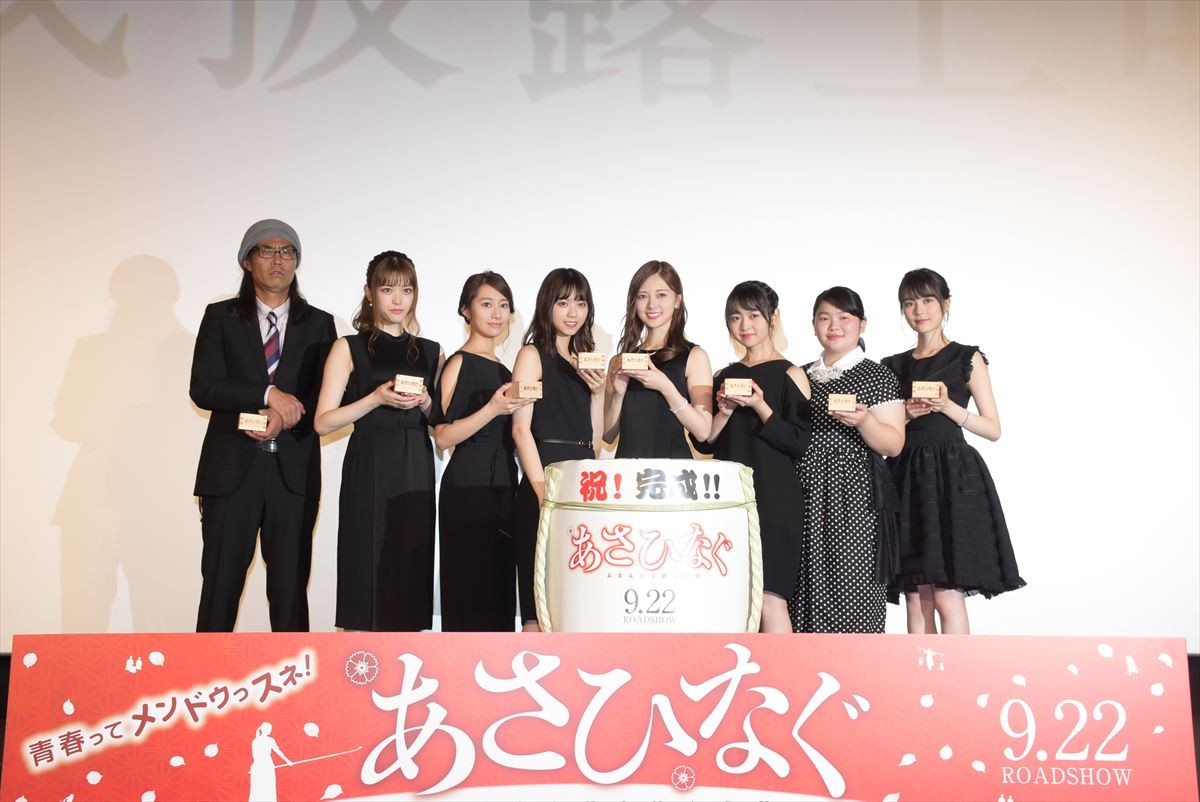 西野七瀬＆白石麻衣、大人なドレス姿で『あさひなぐ』完成披露に登場