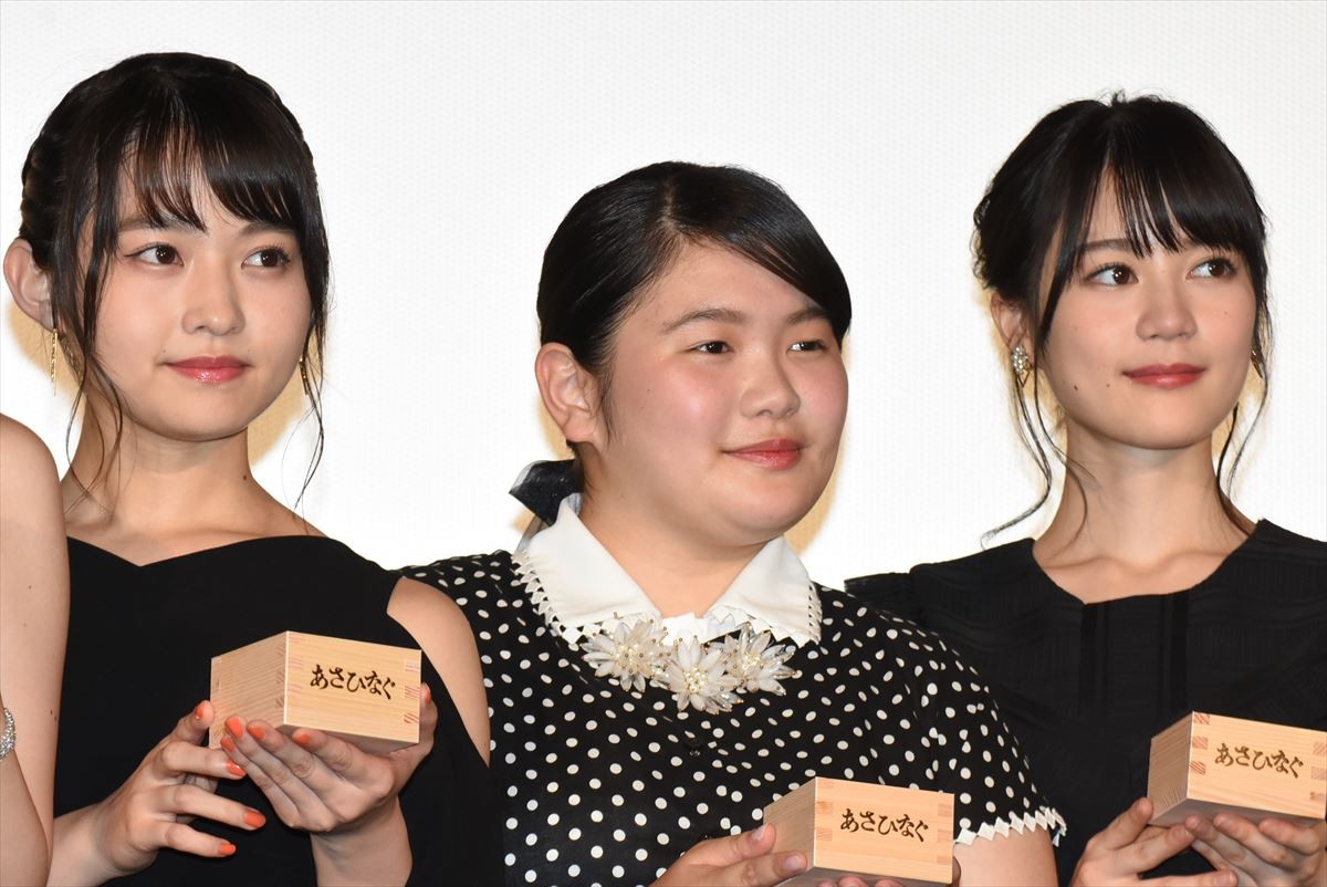 西野七瀬＆白石麻衣、大人なドレス姿で『あさひなぐ』完成披露に登場