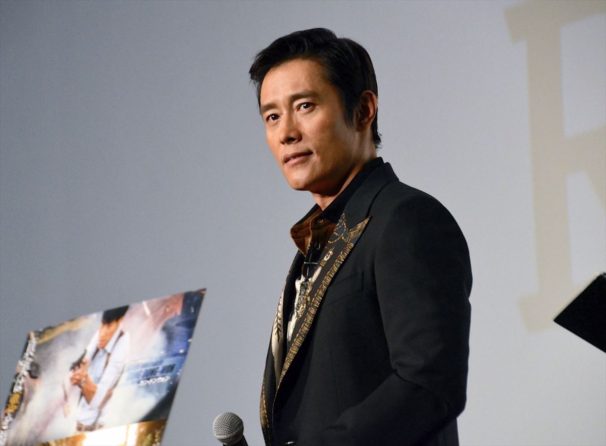 イ・ビョンホン、劇場ジャック！ 10回連続舞台挨拶に「とても光栄、気分がいい」