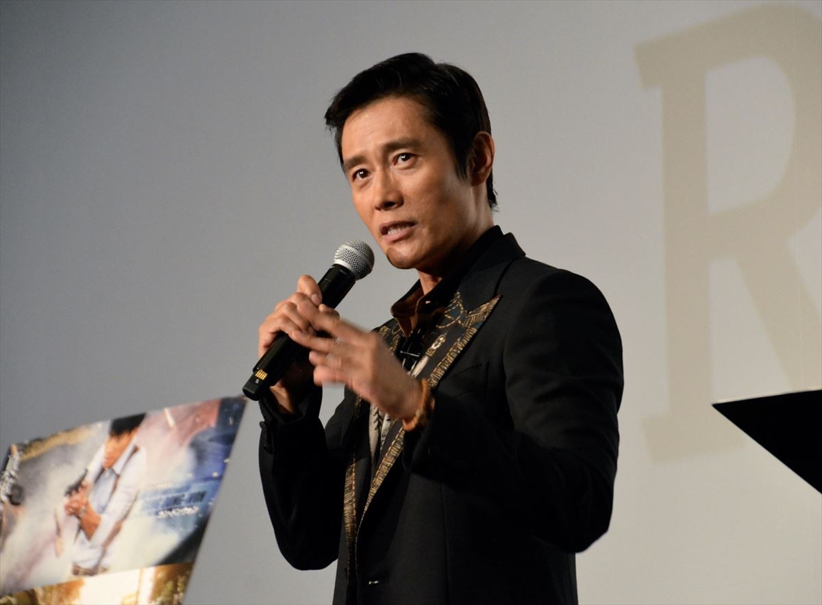イ・ビョンホン、劇場ジャック！ 10回連続舞台挨拶に「とても光栄、気分がいい」