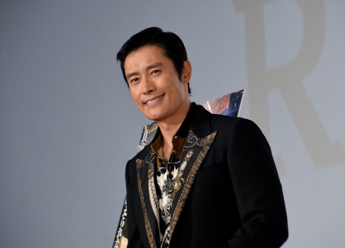 イ・ビョンホン、劇場ジャック！ 10回連続舞台挨拶に「とても光栄、気分がいい」