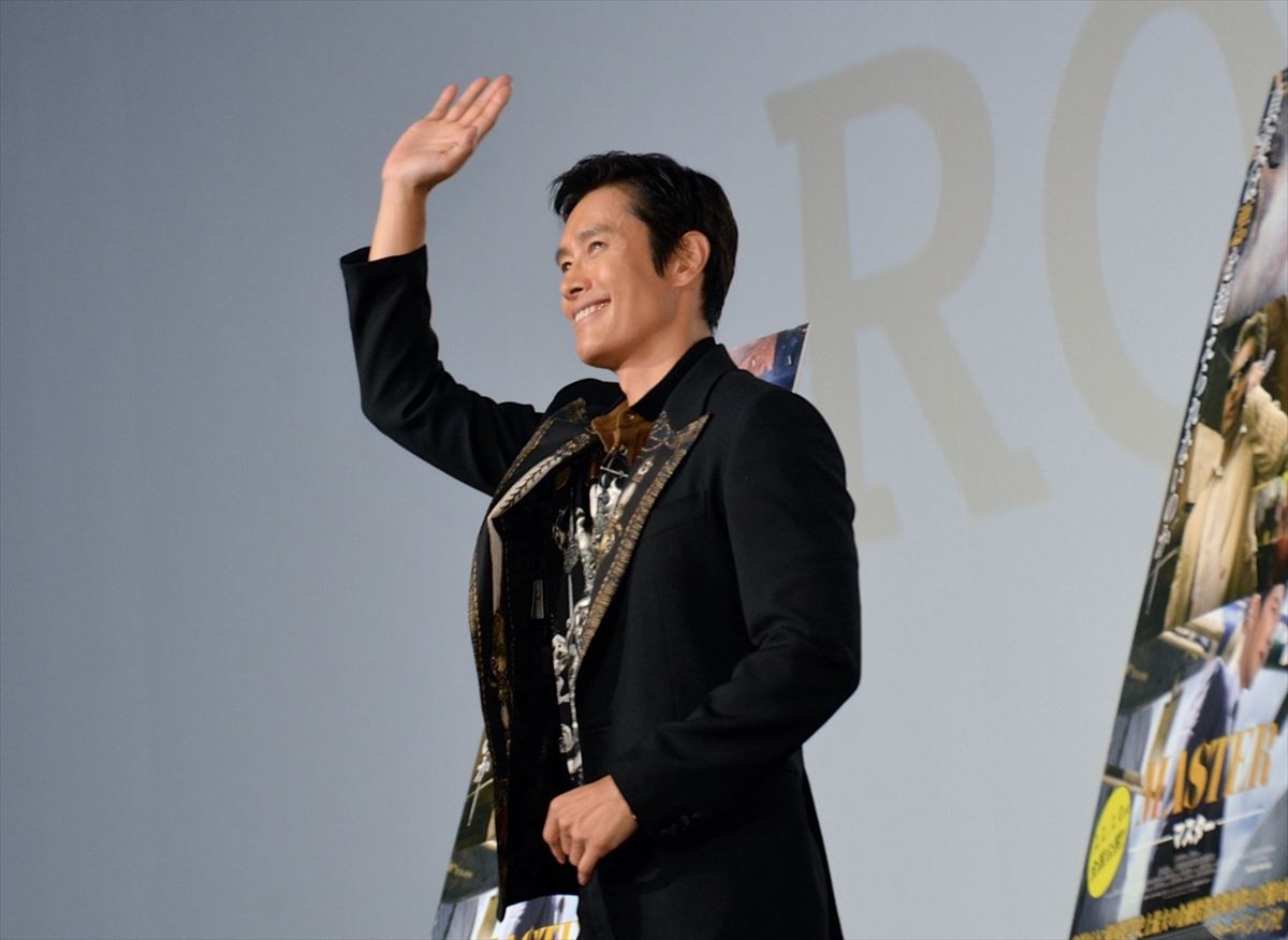 イ・ビョンホン、劇場ジャック！ 10回連続舞台挨拶に「とても光栄、気分がいい」