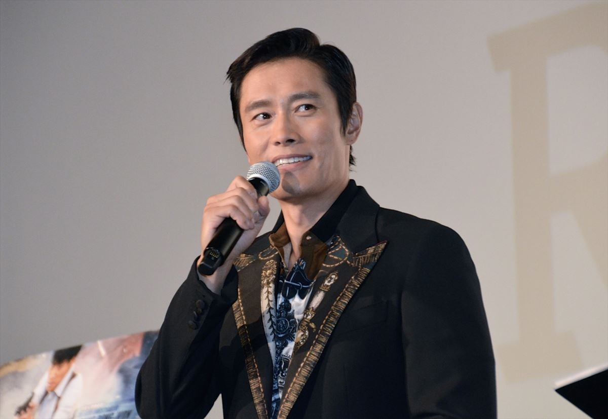 イ・ビョンホン、劇場ジャック！ 10回連続舞台挨拶に「とても光栄、気分がいい」