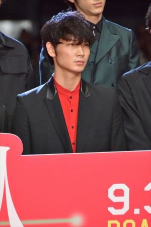 綾野剛、『亜人』完成披露試写会に登壇